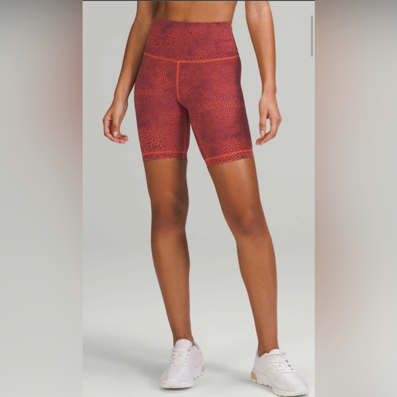 Lululemon Wunder Train High-Rise Short 8"/NWT/Size 4/can shorten by Lululemon! - Picture 4 of 6